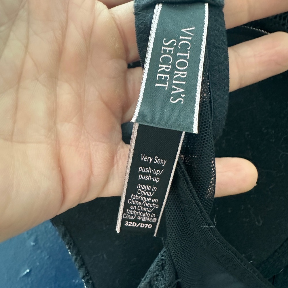 Victoria Secrets Top/bra - Picture 3 of 3
